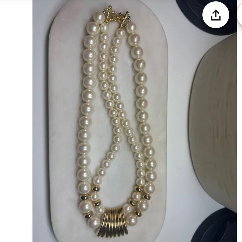 Classic Pearl and Gold Women's Necklace - Picture 5 of 9